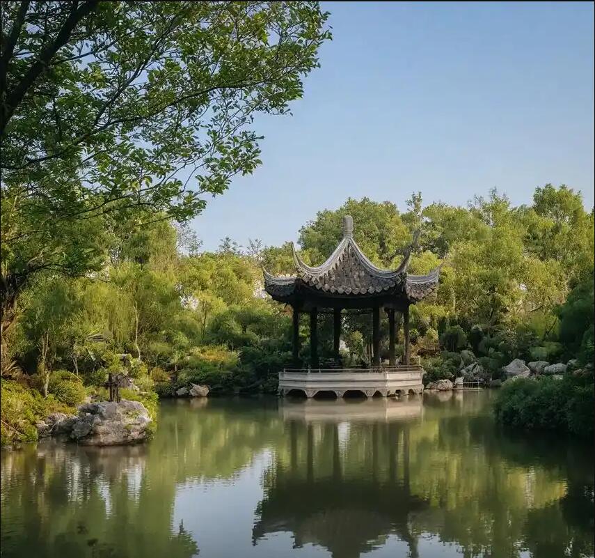 伊春翠峦现实餐饮有限公司